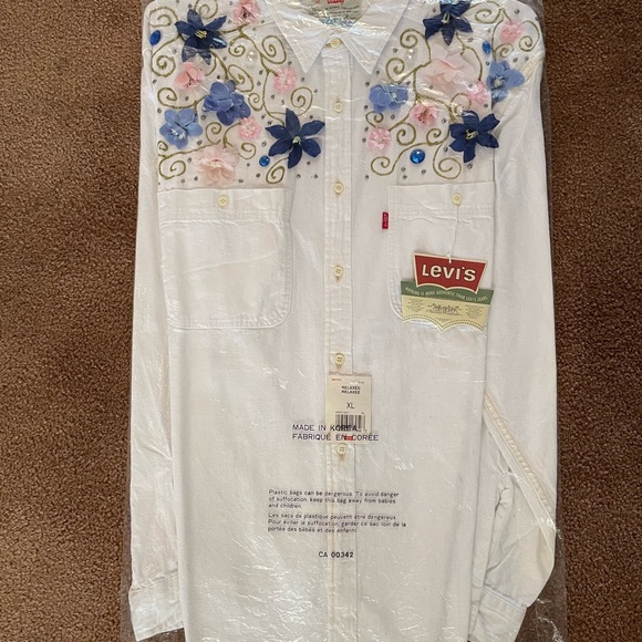 Levi’s Hand Painted One of a Kind Jean Shirt - Picture 3 of 3